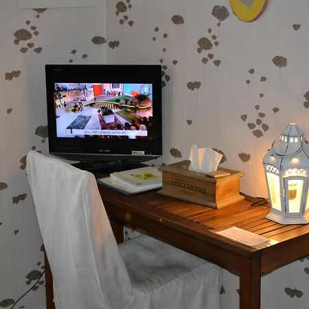 Logis Le Relais Sarrasin Hotel Vezenobres Exterior photo